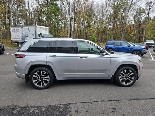 2022 Jeep Grand Cherokee Overland