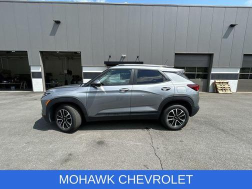 Sterling Gray Metallic 2025 Chevrolet Trailblazer LT