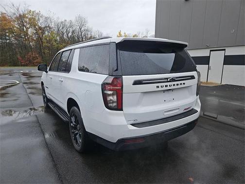 2023 Chevrolet Suburban RST