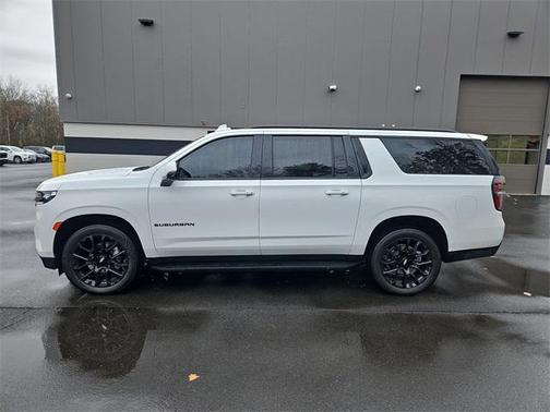 2023 Chevrolet Suburban RST