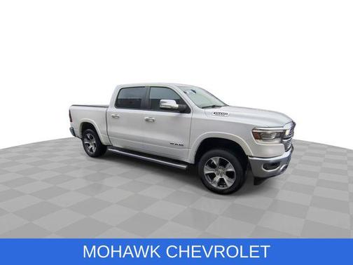 Ivory White Tri-Coat Pearlcoat 2019 RAM 1500 Laramie