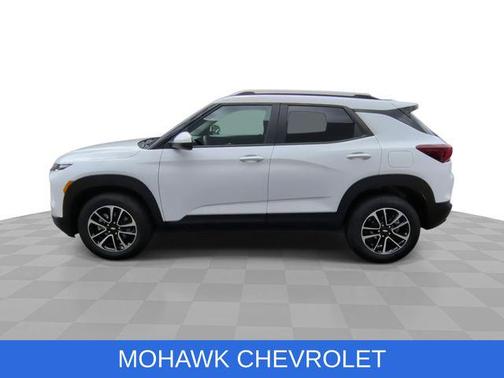 Summit White 2025 Chevrolet Trailblazer LT