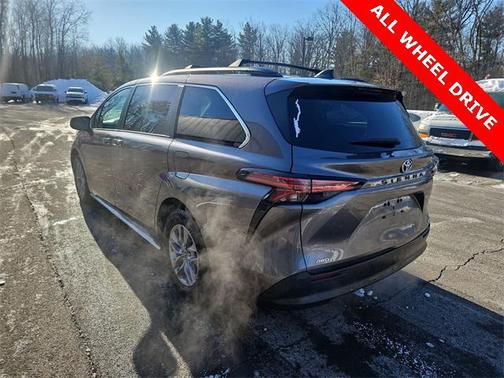 2022 Toyota Sienna LE