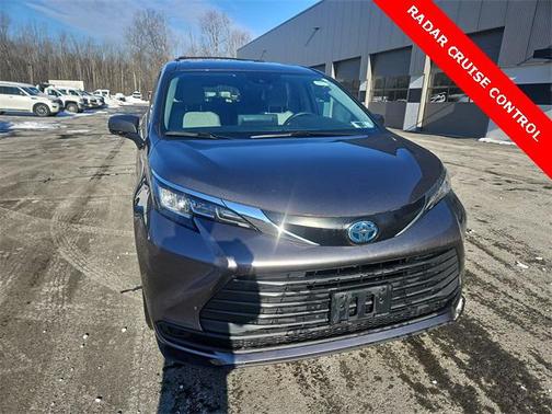 2022 Toyota Sienna LE