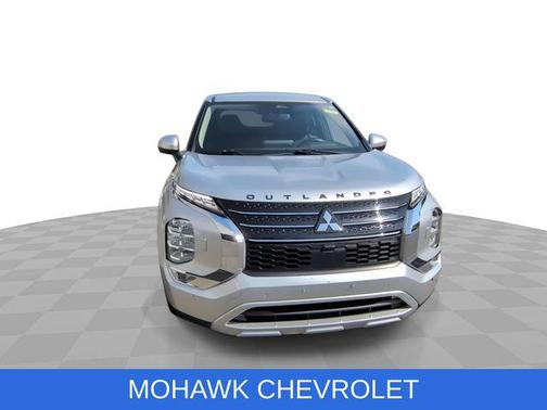 Mercury Gray Metallic 2022 Mitsubishi Outlander SE