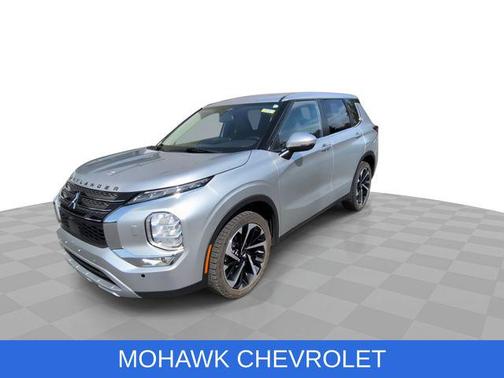 Mercury Gray Metallic 2022 Mitsubishi Outlander SE