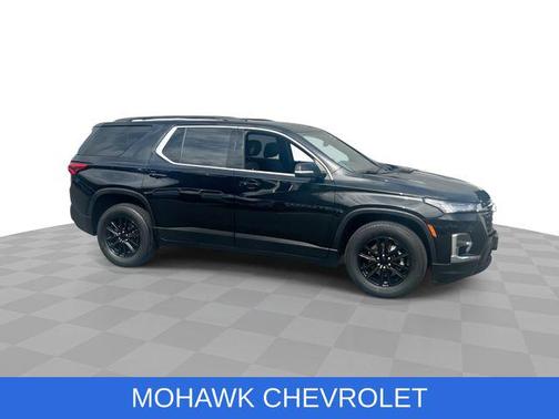 Mosaic Black Metallic 2022 Chevrolet Traverse LT Cloth