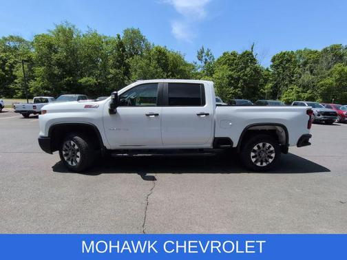 Summit White 2025 Chevrolet Silverado 2500 Custom