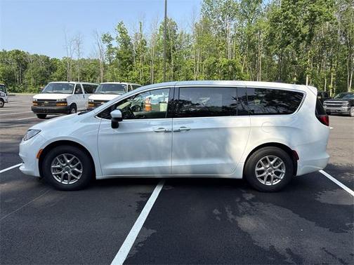 2023 Chrysler Voyager LX