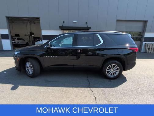 Mosaic Black Metallic 2023 Chevrolet Traverse LT