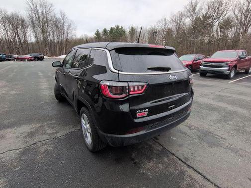 Diamond Black Crystal Pearlcoat 2023 Jeep Compass Sport
