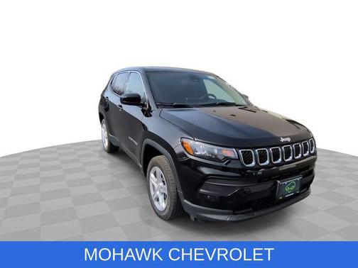 Diamond Black Crystal Pearlcoat 2023 Jeep Compass Sport