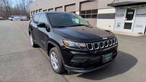 Diamond Black Crystal Pearlcoat 2023 Jeep Compass Sport