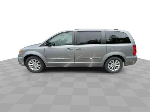 2015 Chrysler Town & Country Limited Platinum