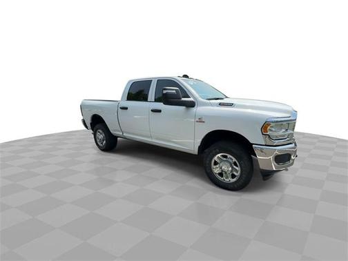 2024 RAM 2500 Tradesman Crew Cab 4x4 6'4' Box
