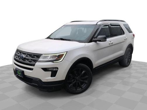 White Platinum Metallic Tri-Coat 2019 Ford Explorer XLT