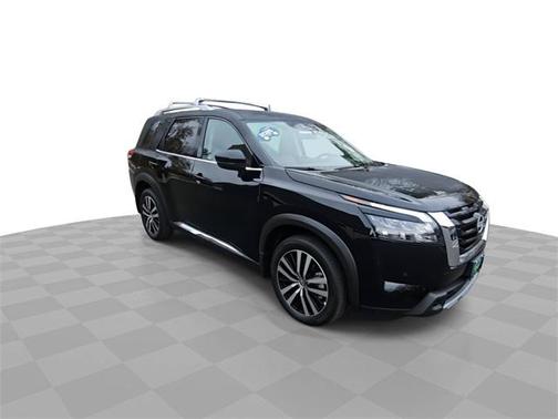 2025 Nissan Pathfinder Platinum 4WD
