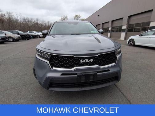 Everlasting Silver 2023 Kia Sorento LX