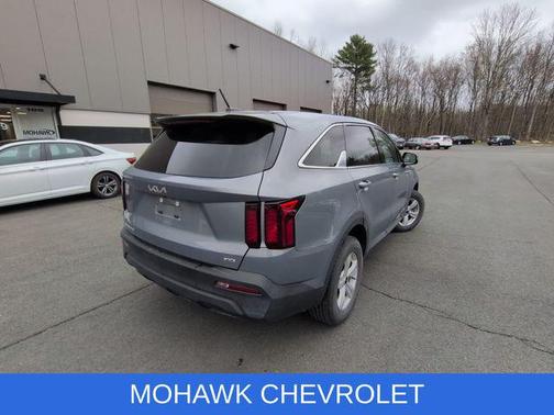 Everlasting Silver 2023 Kia Sorento LX