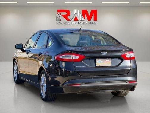 Black 2014 Ford Fusion SE