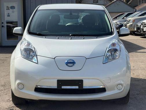 Pearl White 2016 Nissan Leaf SV