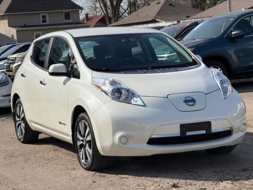 Pearl White 2016 Nissan Leaf SV