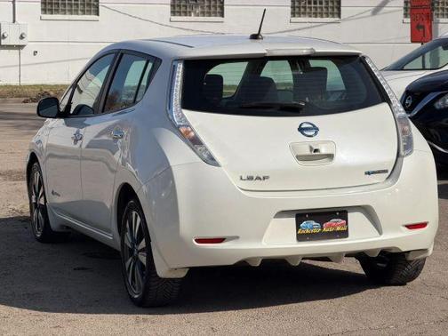 Pearl White 2016 Nissan Leaf SV