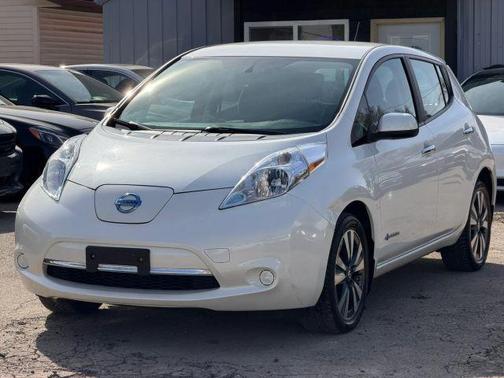 Pearl White 2016 Nissan Leaf SV