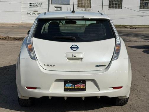 Pearl White 2016 Nissan Leaf SV
