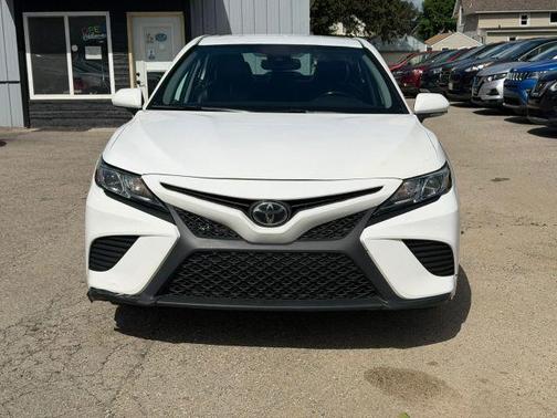 White 2020 Toyota Camry SE