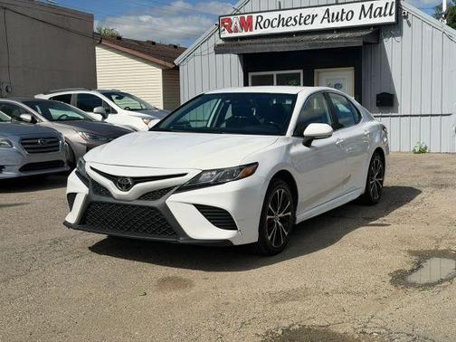 White 2020 Toyota Camry SE