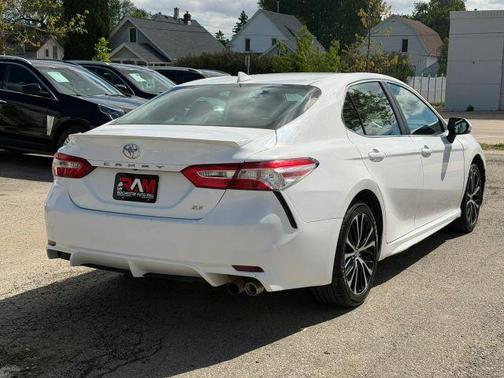 White 2020 Toyota Camry SE