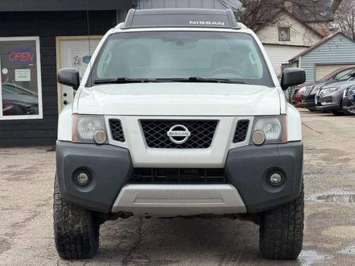 Glacier White 2014 Nissan Xterra S
