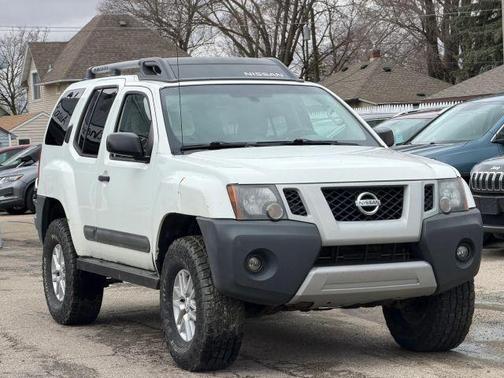 Glacier White 2014 Nissan Xterra S