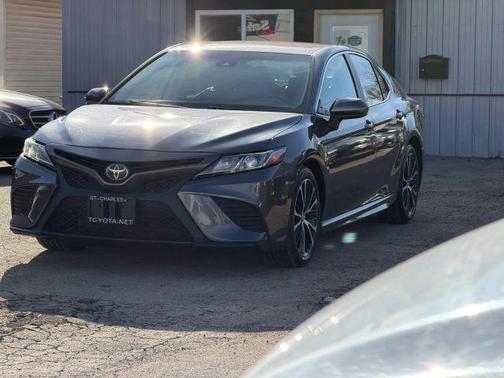 Gray 2018 Toyota Camry SE