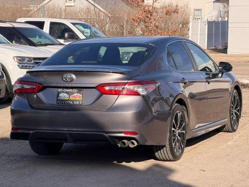 Gray 2018 Toyota Camry SE