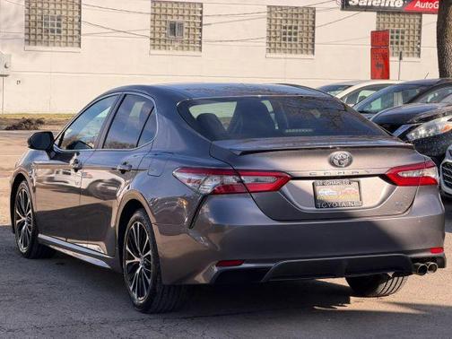 Gray 2018 Toyota Camry SE