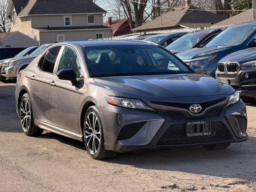 Gray 2018 Toyota Camry SE