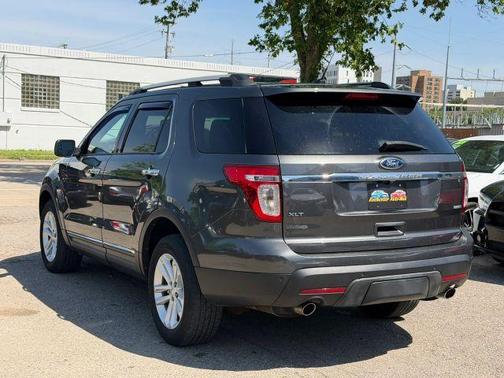 Gray 2015 Ford Explorer XLT