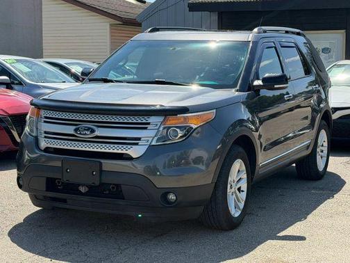Gray 2015 Ford Explorer XLT