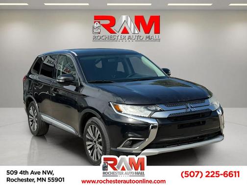 Labrador Black Metallic 2019 Mitsubishi Outlander SE