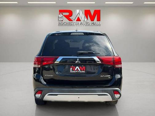 Labrador Black Metallic 2019 Mitsubishi Outlander SE
