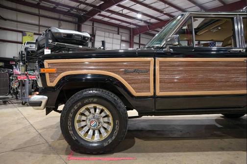 1987 Jeep Grand Wagoneer Base 4dr 4WD SUV