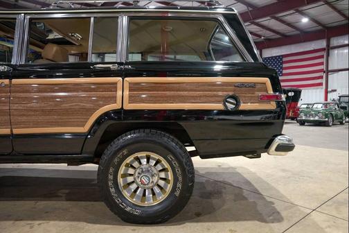 1987 Jeep Grand Wagoneer Base 4dr 4WD SUV
