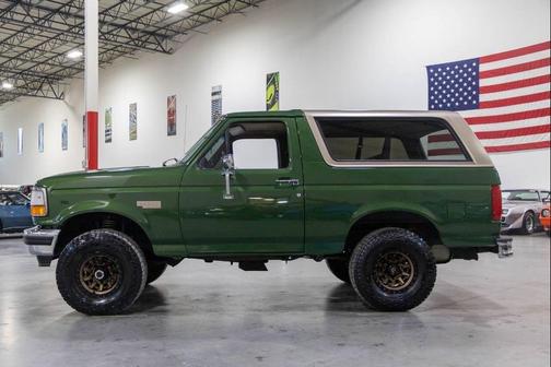 1995 Ford Bronco XLT 2dr 4WD SUV