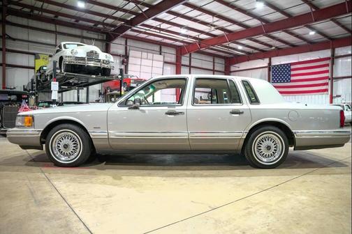 1992 Lincoln Town Car Signature