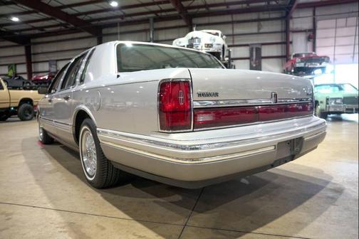 1992 Lincoln Town Car Signature