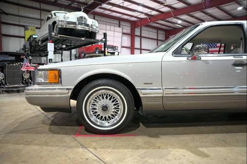 1992 Lincoln Town Car Signature