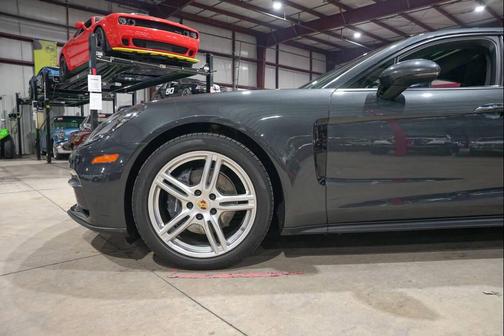 2017 Porsche Panamera 4