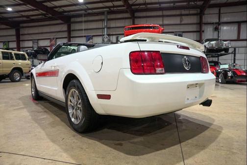 2005 Ford Mustang Deluxe